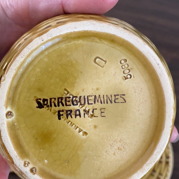 Sarreguemines France jam pot w/lid, saucer - Picture 2 of 8